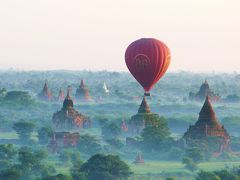 ミャンマー紀行（４）　バガンを飛ぶ熱気球と朝もやの中のパゴダ群