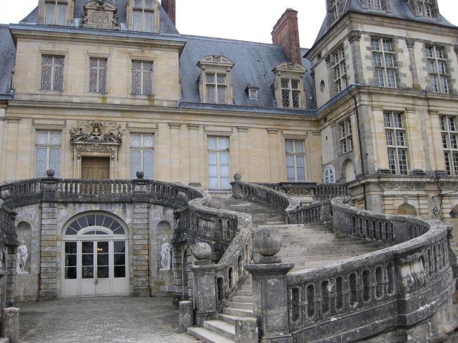 ●ツアーでフランスを巡る(21) フォンテーヌブロー宮殿も広かった●