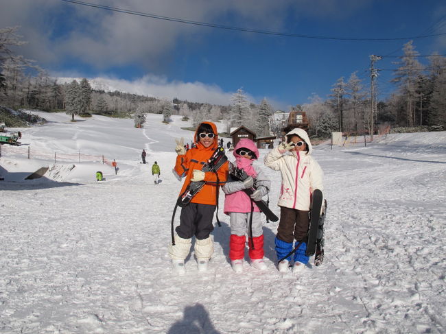 待ちに待ったスキーシーズン<br />今年も雪が降らず<br />暖かくて過ごしやすいが<br />スキーできなきゃ冬じゃない<br /><br />人口雪がほとんどだと思いますが<br />１２月１７日おんたけ２２４０ＯＰＥＮに<br />楽しく参加してきました<br /><br /><br /><br />おんたけ２２４０ＨＰ<br />http://www.ontake.co.jp/<br />今夜の温泉はフォレスパ木曽<br />http://forespakiso.jp/spa/<br /><br />来週ＯＰＥＮ予定のモンデウス位山<br />http://www.hida-montdeus.com/<br />２３日祝　茶臼山もＯＰＥＮ<br />http://www.chausuyama.jp/ski/html/event_info.html<br />茶臼は２３〜２５までリフト＆ベルコン無料ですが<br />リフトが動くほど雪が作れたのかな？？？