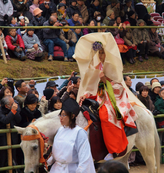 おん祭りがこれほどきらびやかで<br /><br />美しく行列を組み市内を歩き神社へとは想像さえできませんでした。<br /><br />春日若宮おんまつり<br />http://www.kasugataisha.or.jp/onmatsuri/ <br /><br />師走　奈良　春日若宮おんまつりー１<br />http://4travel.jp/traveler/jiiji/album/10630070/<br />師走　奈良　春日若宮おんまつりー２<br />http://4travel.jp/traveler/jiiji/album/10630197/