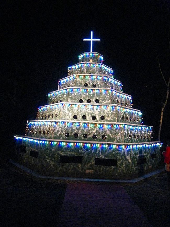 クリスマスの似合う軽井沢に行って来ました。<br /><br />この時期、軽井沢には多くのクリスマスイルミネーションを見る事が出来ます。<br /><br />ハルニレテラス・ホテルプレストンコート・鹿島の森・恵みシャレーのイルミネーションを見て来ました。<br /><br /><br /><br />