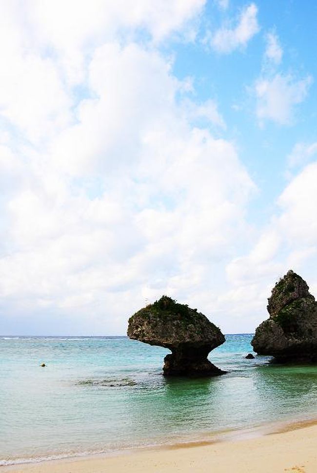 全日空のスーパーフライヤーを目指す旅、その2<br /><br />ポイントが2倍になる国内旅行で、かつ、ポイントが多いプレミアムクラスのある路線。そしてなるべく、遠く→→→ってことで、目をつけた沖縄！<br /><br />こんな理由で初沖縄に行くことに。<br /><br />でも冬の沖縄って潜るのツライし、何すればいいの？？？<br />と、無計画のまま旅立つことに。笑<br /><br />とりあえず、宿は本島で一番レビューの点数が高かったアリビラに決定（←単純）<br /><br />クリスマスの3連休ってことで高かった。海側ツイン、1泊33,000円也（朝食付）。<br /><br />***<br /><br />プラチナポイント<br /><br />羽田・那覇間　Sクラス（プレミアム運賃）　3352pt×2＝6704pt（往復）<br /><br />これで47,874pt！！年末旅行の往路分で50,000pt到達確定か？！