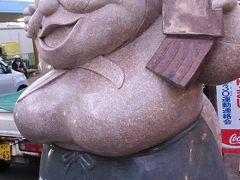 三陸路・絆-6　陸奥湊駅前朝市を探訪　☆イサバのカッチャは元気よく