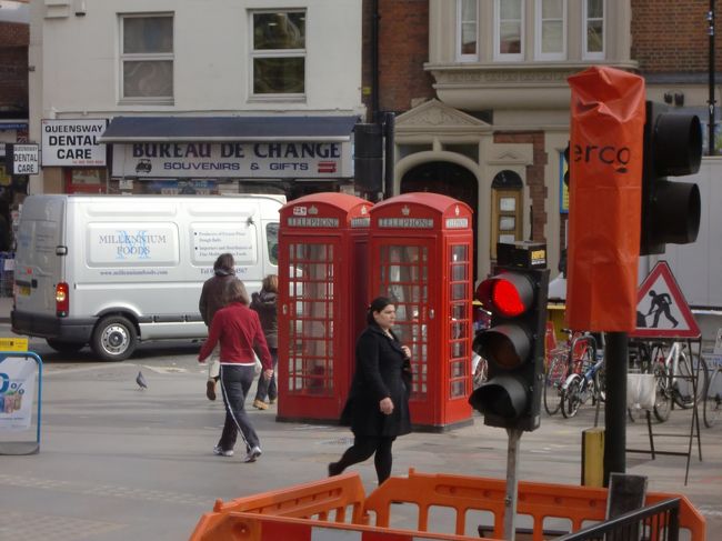 このロンドンの旅は英語の勉強を兼ねて<br />イギリスの観光に行った時のものです。<br />2010年とやや昔ですが、もしよろしけばご覧ください。<br />航空会社はANAです。<br /><br />3/13　成田空港発<br />　　　ロンドンヒースロー空港着<br /><br />3/17　ロンドン観光：ナショナルギャラリー、ウエストミンスター寺院<br /><br />3/19　ワーウィック城<br /><br />