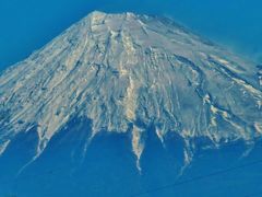 霊峰　富士山・冠雪＝気高さひとしお　☆東海道新幹線こだまの車窓から