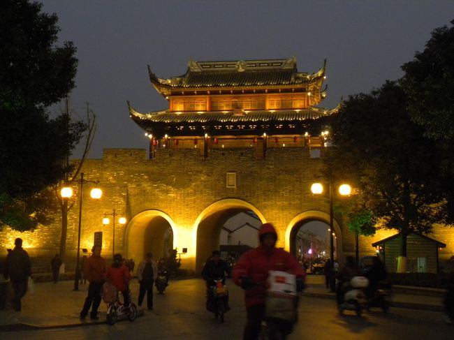 日帰りで上海から蘇州へ。<br />世界遺産は何一つ見なかったけれど、ぶらぶら歩いたのが楽しかったです。もちろん、ち●ちんもぶらぶらでした。