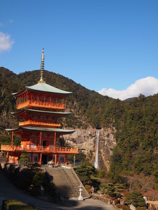 世間はクリスマスシーズンということで、伊勢神宮・熊野三山・大神神社にお参りに行ってきました。<br />伊勢からクルマで南下し、熊野詣へ。