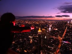 サンタと天使が笑うNYCの夜