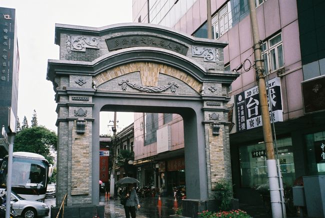 上海の虹口地区にある「多倫路文化名人街」は「オールド上海」時代の街並みを保存しているところです。<br /><br />2010年上海万博に行きましたが、万博を見た後市内観光をしました。<br /><br />この時の旅行記を出版しました。<br /><br />「世界史オタク　上海・ハルビンを行く」（水原杏樹：著　文芸社）<br />本の紹介ブログ<br />https://www.bungeisha.co.jp/bookinfo/detail/978-4-286-14465-8.jsp