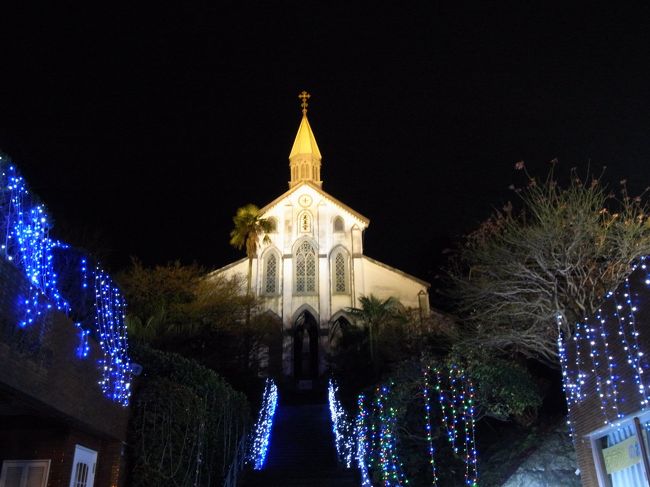 ２０１１年の大晦日から翌年のお正月にかけて、長崎・佐世保・平戸の教会巡りをしてきました。<br /><br />地元から新幹線を乗り継ぎ、長崎駅に到着したのは日が傾きかけた頃。<br /><br />コインロッカーに荷物を預け、向かった先は長崎駅から徒歩５分の中町教会。<br /><br />長崎といえば大浦天主堂や浦上天主堂が有名ですが、中町教会も２大教会に劣らない、白亜の美しい立派な教会でありました。<br /><br />拝観中、シスターに深夜の新年ミサに来るよう声を掛けられた我々。<br /><br />１０年以上前に、ロンドンの教会でうっかりミサに加わってしまった私にとっては、信者でもないのにミサに行くのは如何なものかという思いがありました。<br /><br />が。。。<br /><br />ミサに興味があった旦那につられ、再び参加した次第でしたが、出だしの悪い新年となってしまいました。