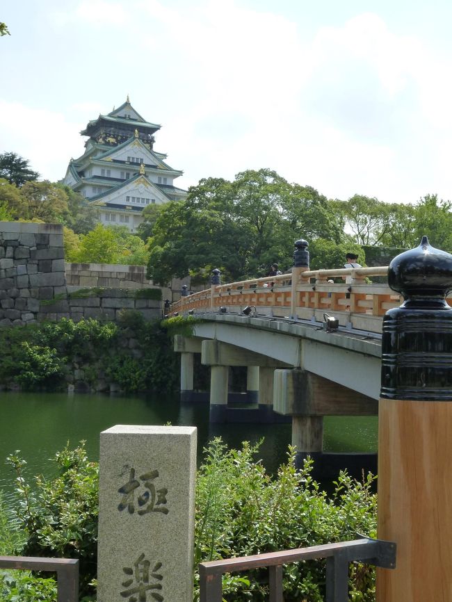 とっても暑い夏の日、大河ドラマ「江」で気になっていた、<br /><br />大阪城の天守閣に行ってきました!