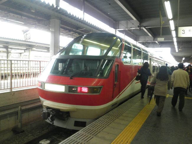 12月、オフシーズンの寸又峡温泉へ、冬のスマタプランを利用した大井川鉄道の旅。<br /><br />まず初日は、大井川鉄道のある静岡県までたどり着かなければならないわけでして……<br />18期間外ということもあり、珍しく私鉄を乗り継いで静岡県へと向かいます。<br /><br />【乗り鉄】【食事】<br /><br />◇冬のスマタ・大井川紀行目次◇<br />(1) 1日目-1 近鉄・名鉄・豊橋カレーうどん <br />http://4travel.jp/traveler/planaly/album/10637088<br />(2) 1日目-2 天浜線・遠州鉄道①（浜名湖・うな重弁当） <br />http://4travel.jp/traveler/planaly/album/10641610<br />(3) 1日目-3 天浜線・遠州鉄道②浜松城・奥浜名湖温泉かんぽの宿<br />http://4travel.jp/traveler/planaly/album/10641711<br />(4) 2日目-1 掛川城<br />http://4travel.jp/traveler/planaly/album/10637089<br />(5) 2日目-2 大井川鉄道（抜里駅）<br />http://4travel.jp/traveler/planaly/album/10638323<br />(6) 2日目-3 大井川鐵道SL急行かわね路号<br />http://4travel.jp/traveler/planaly/album/10643635/<br />(7) 2日目-4　寸又峡温泉散策編<br />http://4travel.jp/traveler/planaly/album/10644668<br />(8) 2日目-5、3日目-1　寸又峡温泉「求夢荘」、奥泉駅へ<br />http://4travel.jp/traveler/planaly/album/10644699<br />(9) 3日目-2 大井川鐵道井川線①奥泉→井川<br />http://4travel.jp/traveler/planaly/album/10646048<br />(10)3日目-3 大井川鐵道井川線②井川→ひらんだ<br />http://4travel.jp/traveler/planaly/album/10656370/<br />(11)3日目-4 大井川鐵道井川線③ひらんだ→奥大井湖上<br />http://4travel.jp/traveler/planaly/album/10656377<br />(12)3日目-5 大井川鐵道井川線④尾盛→千頭<br />http://4travel.jp/traveler/planaly/album/10657074<br />(13)3日目-6 大井川鐵道　千頭・神尾<br />http://4travel.jp/traveler/planaly/album/10657212<br />(14)3日目-7 川根温泉・京阪神ドリーム静岡号<br />http://4travel.jp/traveler/planaly/album/10657261<br /><br /> ◆全旅行記目次◆<br />http://4travel.jp/traveler/planaly/album/10642746/