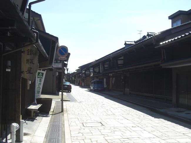 観光客でにぎわう筈の金物の町　金屋町　その謎を解く、・・・・それは・・・・単に暑かっただけの理由。