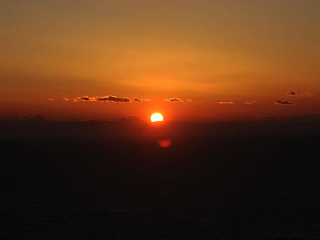 昨日、堂ヶ島で撮った夜景が何となく気に入らなかったので再び来ました。<br />でも、突然決めたので堂ヶ島まで行く時間がありません。<br />迷いながら沼津市内を海岸線沿いに走っていました。<br />「そうだ、戸田へ行こう!」<br />途中から戸田行きに変わりました。<br />そして…。<br /><br />★沼津市役所のHPです。<br />http://www.city.numazu.shizuoka.jp/index.htm<br /><br />※撮影時間に(FUJI)は、撮影したカメラが富士フイルム FinePixF50fdで、ないものは、ニコンD700で撮影しました。