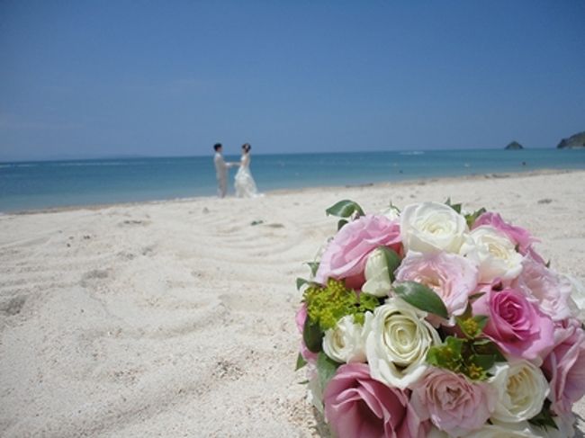 ２００９年に初めて沖縄へ行きすっかり虜になりました☆<br /><br />結婚式も沖縄で！という事で<br /><br />北海道からはるばる家族を引き連れ沖縄へ！<br /><br />３泊４日でしたが<br /><br />１日目は晴れ<br />挙式当日の２日目はこの時期珍しい位の大雨、、<br />３日目は奇跡的に晴れ<br />４日目は雨<br /><br />家族みんなで行き楽しい想い出となりました<br /><br />