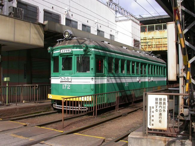 大阪は活気があってとても面白い街なのでお気に入りです。<br /><br />鉄道やバスで旅行することも大好きなので今回は色々電車などにも乗って遊んできました。<br />基本的には大阪市内と堺市あたりまで攻めてみたのですがユニークな街でなかなか楽しかったです。<br />大阪市内ではキタと呼ばれる梅田周辺やミナミと呼ばれる難波周辺も散策しました。<br />同じ大阪でもミナミの方が活気があって下町らしい親しみやすさがありました。<br />天王寺周辺でもジャンジャン横丁など完全に下町の雰囲気が味わえて楽しかったです。<br />また大都市なのに路面電車も走っていて堺市まで乗ってしまいました。<br />大都市なのになぜか親しみやすい大阪が益々気に入った旅になりました