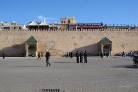 2012正月、モロッコ王国旅行記(36/49)：1月11日(2)：メクネス、エディム広場、城壁、マンスール門