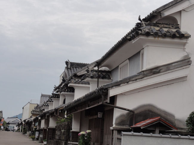 高知への往路は瀬戸中央自動車道を渡ったので復路は神戸淡路鳴門自動車道を渡って帰ることにし、途中でうだつで有名な徳島県の脇町に立ち寄ることにしました。テレビで榎本孝明さんがここを探訪する番組を見たのでそのコースをたどってみようと思ったのでした。