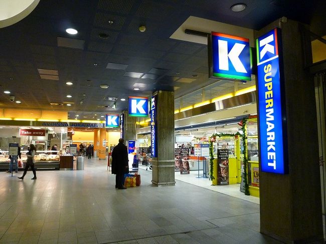 ファッツェルカフェで大満足の夜ご飯をいただいた後は、<br />スーパーでお買いものタイム。<br /><br />ホテル近くのカンピショッピングセンター内にある<br />Ｋスーパーマーケットへと立ち寄りました。<br />フィンランドのスーパー、初潜入です～