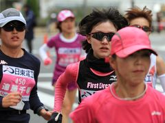 【第３１回大阪国際女子マラソン】　重友梨佐が初優勝！　～難波橋付近で観戦～