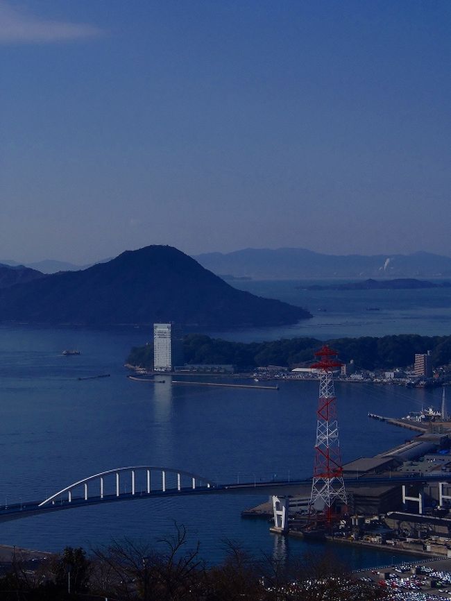今年3山目は広島南区の「黄金山」です。<br /><br />自宅屋上からも見える近場の低山(221,7m)です。春は桜の名所で、約500本の桜が登山道に咲き誇り、将に桜の花道です。その美しさは、まさに桜の王冠をかぶったように見える黄金の山です。<br /><br /><br />