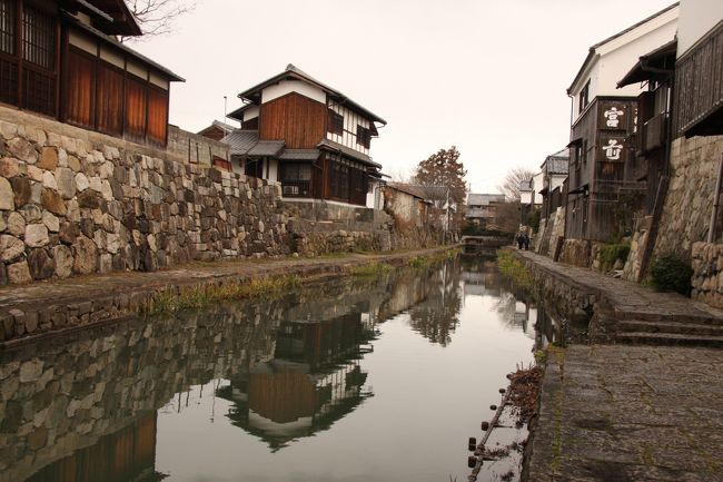 寒さが続き、出不精になりがちな１月。<br /><br />こんなんじゃいけない！こんな空気が澄んで、いい写真が撮れる季節に動いてバシャバシャ撮らねば！と思い、早速、宿検索。<br /><br />近場で軽く観光ができて、フォトジェニックなところで、宿が安く、かつ空室があるところ・・・と探していたら、近江八幡　休暇村がヒット！<br /><br />空室ありきで決めた近江八幡へのプチ旅行。<br /><br />予想以上に散歩が楽しめる街です。