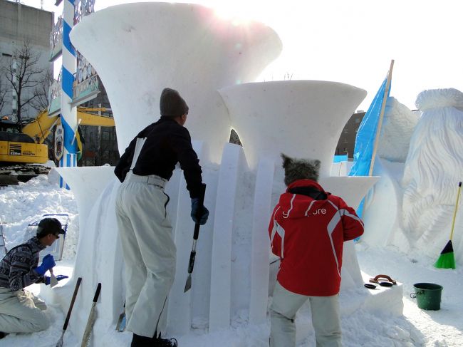 必ずと言って良いほどに、期間が始まっていても　これから作成されるという雪像があるところが　ある意味とても外国的で<br />楽しい部分でもありすが??? 会期が終わるまでに完成するのだろうかと思えるものもありました。