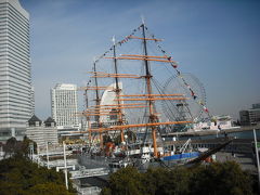 帆船　日本丸　と　ロイヤルウイング