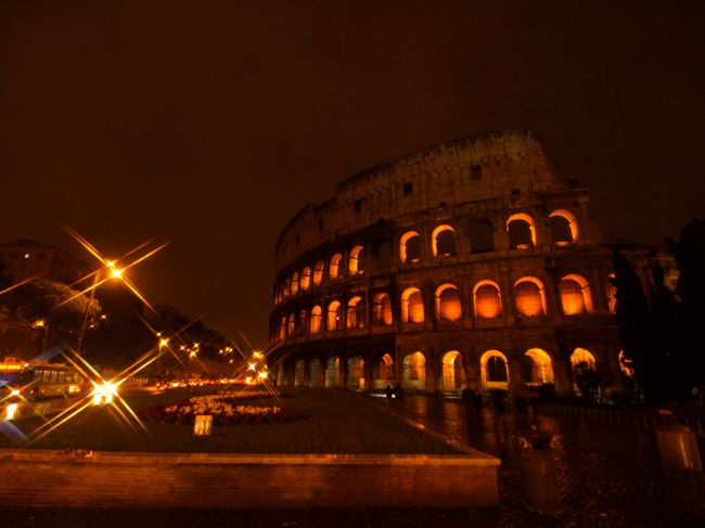 2012年1月～2月イタリア（ヴェネチア・フィレンツェ・ローマ）へ8日間の旅行へ行ってきました。北半球に位置するイタリア、この時期は気温も低く日も短く決してベストシーズンではありませんが、本来4月の旅行予定が仕事の関係上難しくなり、急遽この時期の旅行となりました。旅行期間中はヨーロッパに強い寒気が流れ込み強烈な寒さでした。しかも2月3日は26年ぶりの大雪のローマに滞在しました。とことん運が悪いか、貴重な体験だったかどちらでしょうか。<br /><br />■1月29日(日)<br />東京・成田発14：10ローマ・フィウチミーノ19：00着（アリタリア航空）、ローマ・フィウチミーノ21：05発ベニス・マルコポーロ22：10（アリタリア航空）【ヴェネチア泊】<br />■1月30日(月)<br />終日自由行動【ヴェネチア泊】<br />■1月31日（火）<br />ベニス・サンタルチア駅15：27発フィレンツェ・サンタ・マリア・ノッヴェラ駅17：35着（ユーロスター）【フィレンツェ泊】<br />■2月1日(水）<br />終日自由行動【フィレンツェ泊】<br />■2月2日(木）<br />フィレンツェ・サンタ・マリア・ノッヴェラ駅9：14発ローマ・テルミニ駅10：45着（ユーロスター）【ローマ泊】<br />■2月3日(金)<br />終日自由行動【ローマ泊】<br />■2月4日(土)<br />ローマ・フィウチミーノ15：00発（アリタリア航空）【機中泊】<br />■2月5日(日）<br />東京・成田11：15着（アリタリア航空）