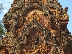 カンボジア05　バンテアイ・スレイ遺跡の彫刻群は精緻　☆東洋のモナリザは？