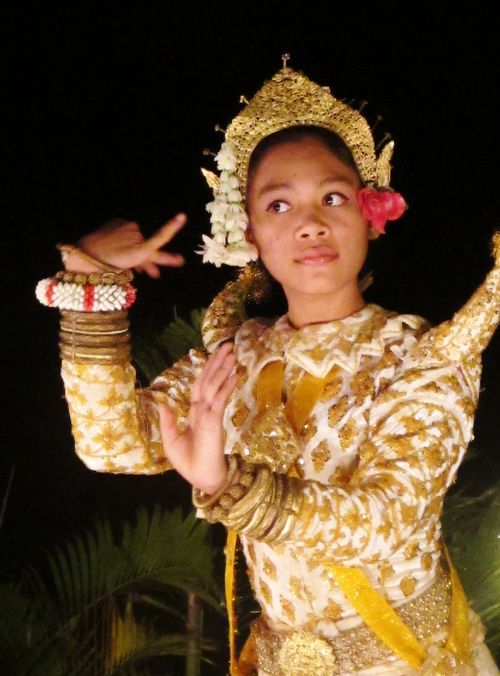 天女　アプサラの踊り　女神　インドネシア　インド　タイ　アジア　紫檀　黒檀 麗しき天女の舞「アプサラダンス」 | TRIPPING!