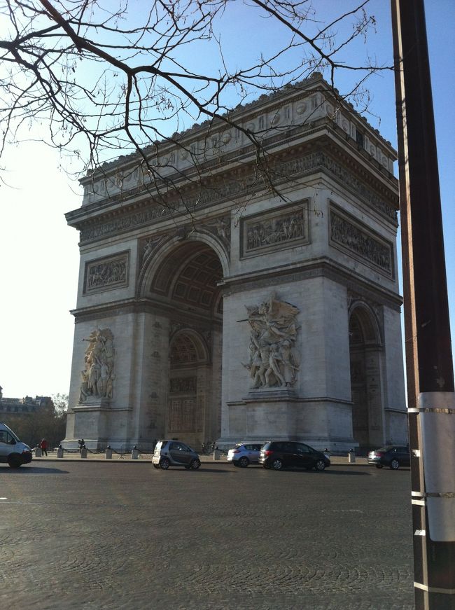 ヴェルサイユ宮殿からRERでパリに戻ってからをアップしました。<br /><br />この日はマダムとジェンヌと３人でランチを食べてから、ジェンヌに凱旋門やグランパレ、プチパレを見に連れてってもらいました。<br /><br />この日はシャンゼリゼでお買い物もたくさんしました♪