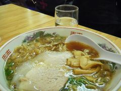 東広島を食べつくせ！　猫の細道より尾道麺ロード。まずは行列の朱華園でずずずっ編