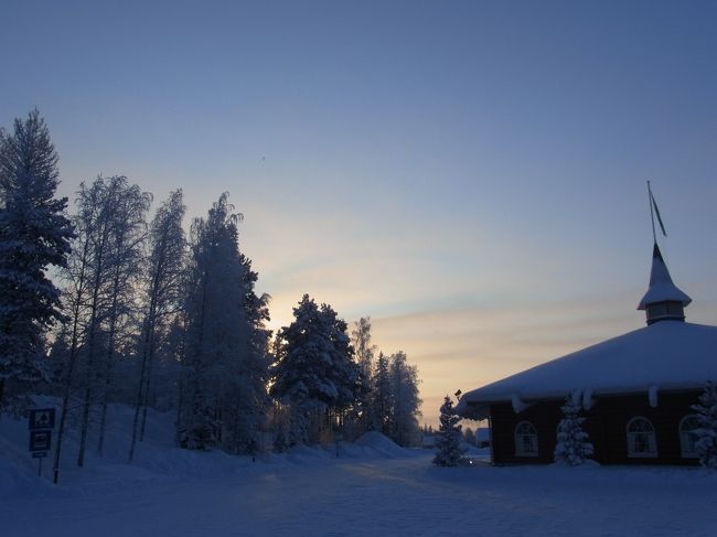 初めての北欧。<br />ラップランド地方へ。<br /><br />オーロラ探し・サンタクロース村・ふかふか雪・・・<br />フィンランドだからできる事、色々楽しんできました♪<br /><br /><br /><br /><br />３日目 スケジュール<br /><br />　7：53　 ロバニエミ　到着<br />　8：30　 ロバニエミ市内　散策<br />　～10：00<br />　10：30　サンタクロース村　観光<br />　14：00　バスにてユッラスへ移動<br />　　～（約3時間）