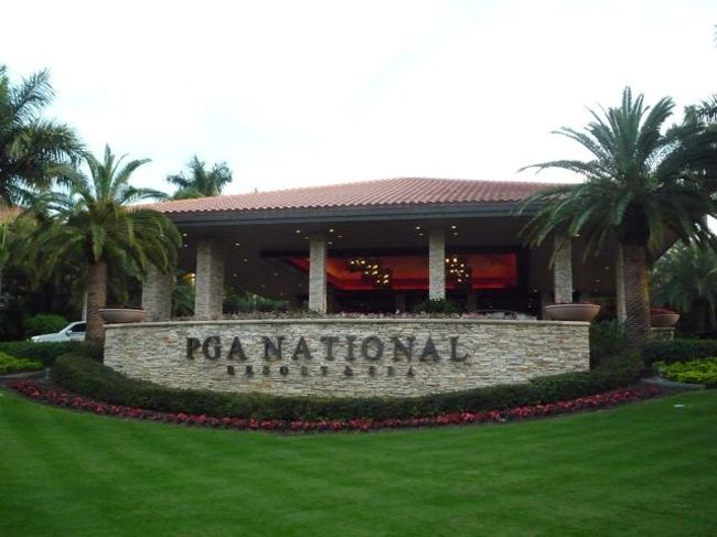 フロリダのマイアミの少し北、パームビーチガーデンズにあるPGA resort and spaに行って来ました。2月なのに、気温は28度以上。気温の急激な変化に消耗してしまいました。飛行機でいろいろな所に行って戦うツアープロは大変なのですね。