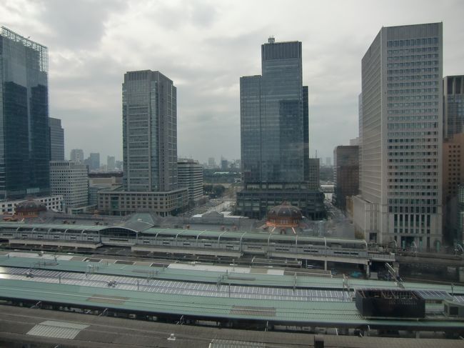 東京駅周辺を歩きました。
