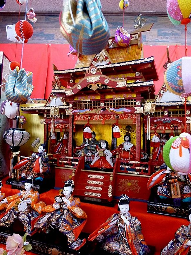 お雛さま巡りは、この時期の楽しみのひとつです。<br />飯能は初めて訪れましたが<br />可愛いひな飾りと、昭和レトロな風景が新鮮で<br />あちこち彷徨ってしまいました。<br />B級グルメの「すいーとん」も堪能。<br />散策していない細道や自然路も沢山あるので<br />季節を変えて、また歩いてみたいです☆