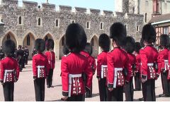 パリ・ロンドン紀行（11)　女王が週末過ごされるウィンザー城で衛兵の交代式をかぶりつきで見た