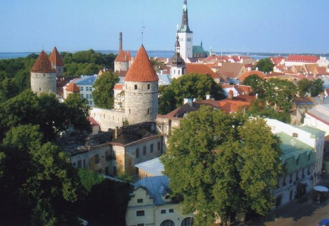 バルト三国も最後のエストニアに到着<br />ロシアというより北欧の香りがする美しい街<br />タリンとはエストニア語で“デンマーク人の城”を意味するらしい