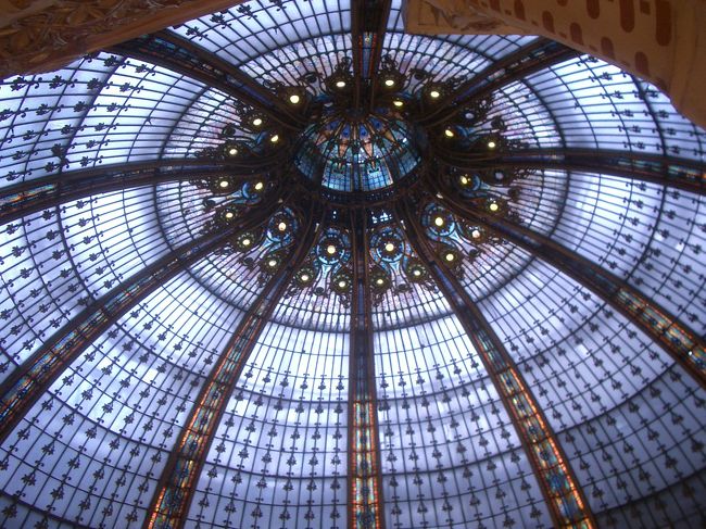 ギャラリー・ラファイエットは土曜日営業。あわせてオペラ地区でのショッピング。やっとパリの中心部（観光客にとっての）を歩けるようになりました。