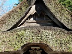 奥の細道を訪ねて第14回10能生海岸を面して建つ重厚な茅葺屋根の古刹白山神社 in 能生