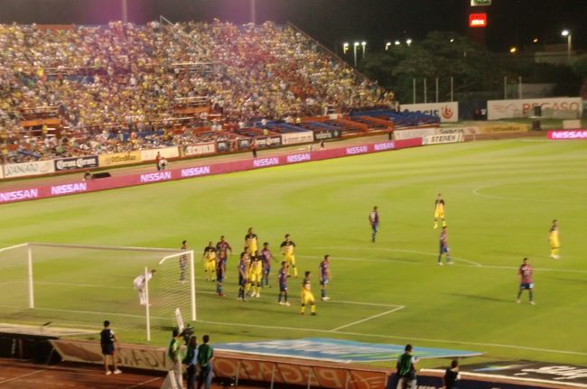 メキシコのカンクンへ一人旅。<br />セノーテへダイビングに向かうバンの中で現地人ドライバーに今夜カンクンでサッカーの試合があることを聞く。<br /><br />クラブＷ杯に出場経験のあるアトランテFC対クラブ・アメリカ！<br />どちらもクラブＷ杯でバルセロナに負けたけどいい試合していた。<br /><br />有名強豪チームの試合は見逃せない！<br />念願の海外サッカーをまさかカンクンで見られるとは！