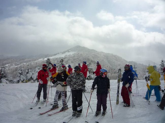 志賀高原サンバレーでのスキーも終盤です、うちの奥さんも土日の1泊2日で参加しました。