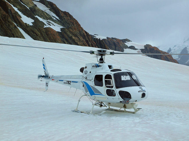 この旅の一つの楽しみ　ヘリコプターで氷河に着陸<br /><br />　大自然と静寂の世界を堪能する事でした。
