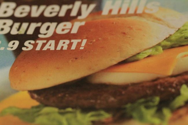 マクドナルドの新商品、ビバリーヒルズバーガーが発売になりました。<br /><br />今年のビッグアメリカシリーズのハンバーガーの中では、第一弾のグランドキャニオンバーガーに次いで食べてみたいものだったので、早速食べてきました。<br /><br />
