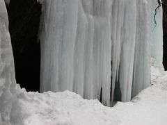 2012年　3月　近郊の身近な「氷の世界」、氷曝のアイスブルーを求めて雲龍渓谷に来ましたが、もう雪＆氷解けが進み春の訪れを実感しました。