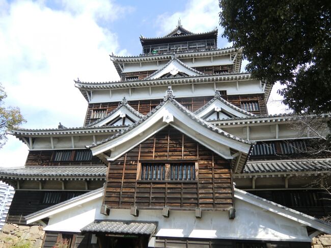 山陽地方を旅してきました！<br /><br />第１日は、広島に行きます。<br /><br />第１日：広島城?原爆ドーム・平和記念公園?広島ビッグアーチ?お好み村?三原泊<br /><br />（表紙写真は、広島城です！）