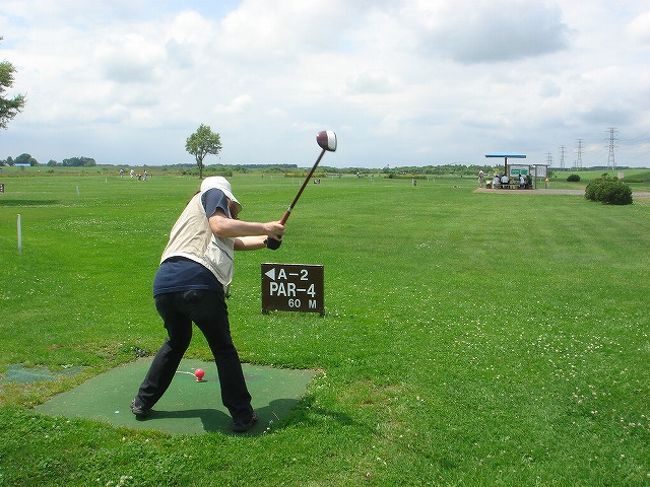 ２０１１年の夏、東電の節電に協力すべく、２ヶ月間北海道へ出向きました。<br />７月一ヶ月間は岩見沢の隣の南幌町、８月の一ヶ月間は北の中川町でシーズンステイしました。<br />移住体験住宅のおせわになり、住宅費は廉価で済ませました。<br />ついでに、北海道各地を訪ねましたが、焼尻と天売島は印象的でした。