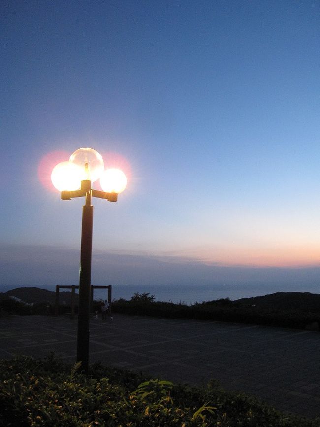 秋谷の立石＆湘南国際村　グリーンパークの夕景 【神奈川の夜景１００選】