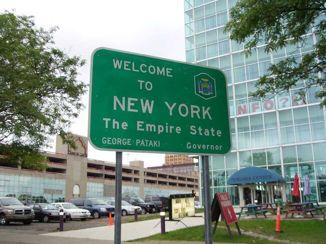 9月1日~4日の4日間、Toronto→Niagara Falls, USA→Niagara Falls, Canada→Detroitと1,357.9kmを一気に走破。<br />失くしちゃってたCDが出て来たので、写真追加で新規うpです。<br /><br />TorontoからNiagara Fallsへ、それも一気にAmerica側へ。